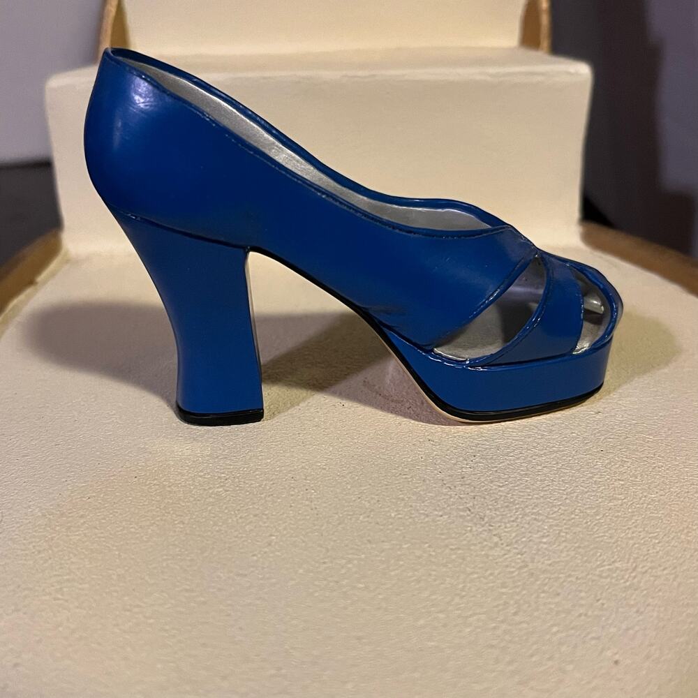 Just the Right Shoe New Heights Raine Willits Design Collectible